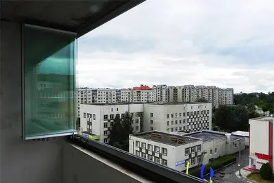 Житловий квартал із заскленого балкона