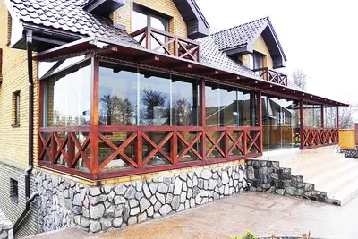 Скління веранди на кам’яному цоколі