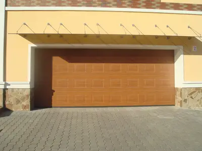 Ворота «золотий дуб» на широкий проїзд, бруківка перед гаражем