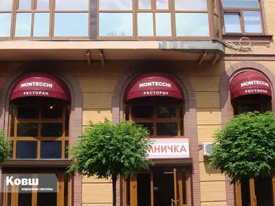 Ковшові маркізи над вікнами ресторану