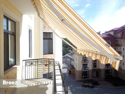 Маркіза Breez над балконом